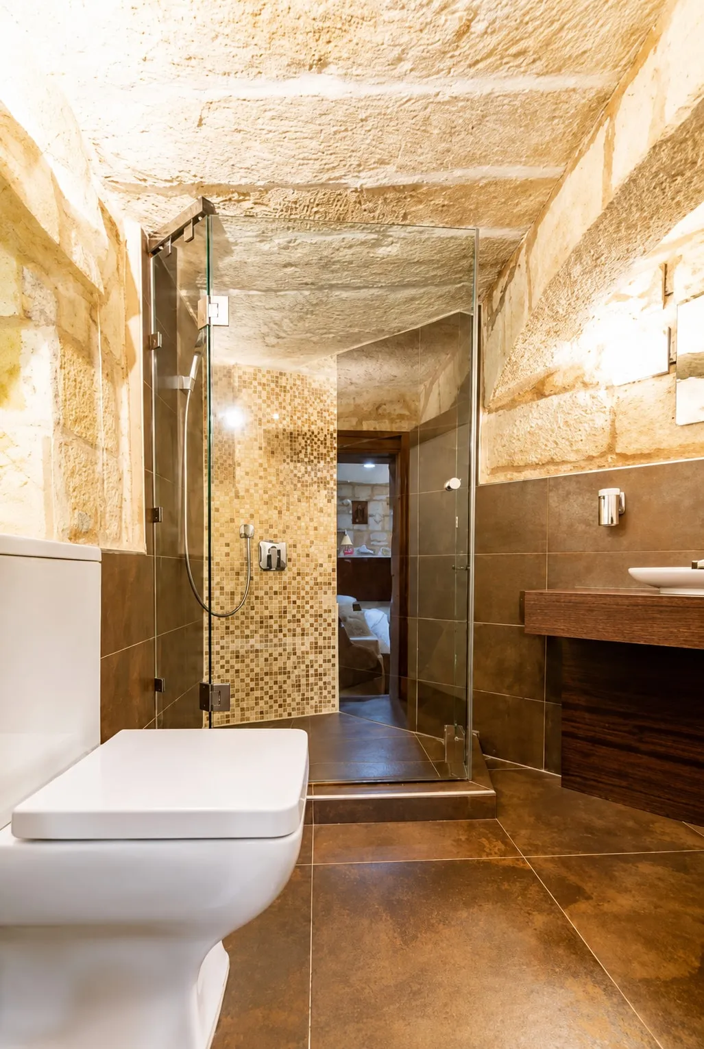 Guest toilet and shower room — House of Character, Siġġiewi