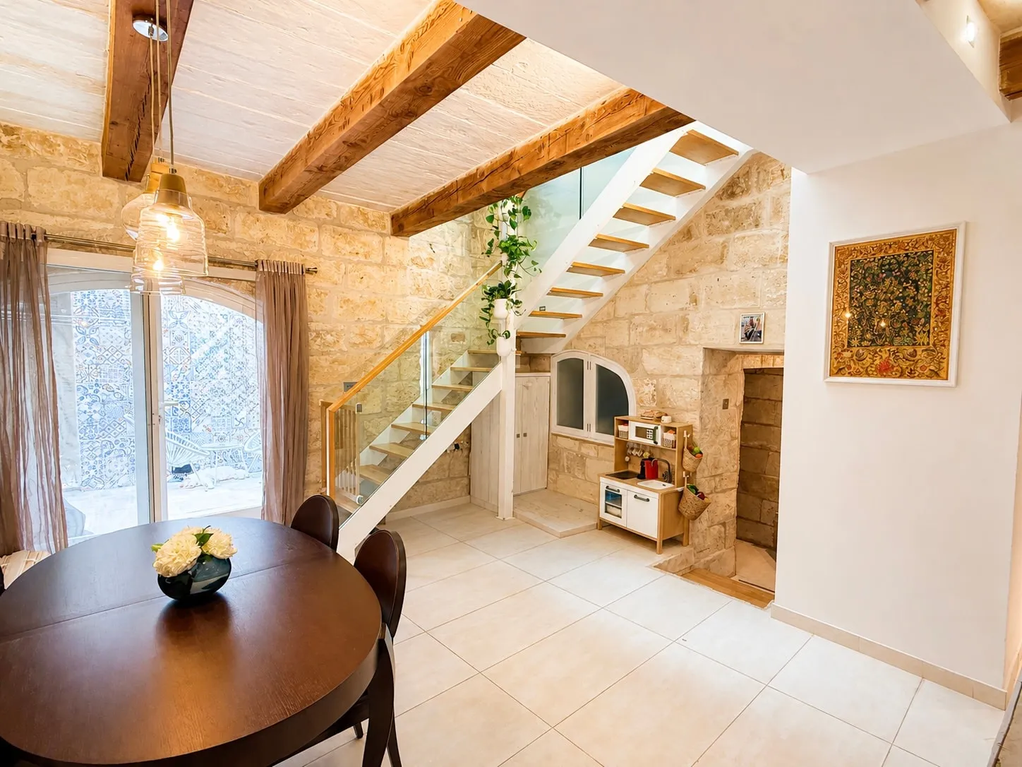 Open-plan living, kitchen and dining — House of Character, Siġġiewi